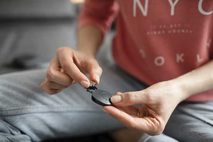 MED-EL präsentiert den neuen SAMBA 2 Audioprozessor und die neue Software SYMFIT 8.0